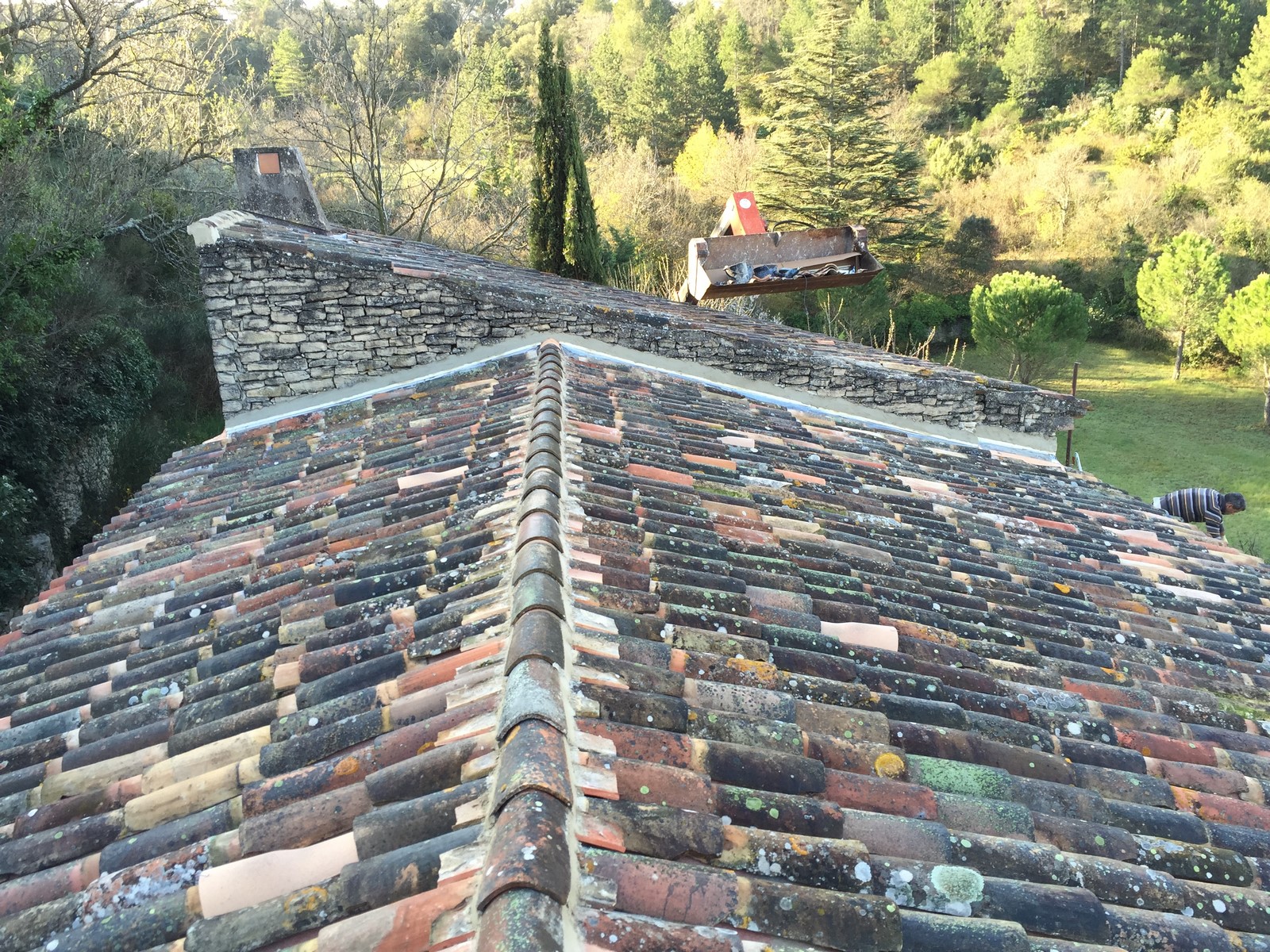Nettoyage demoussage toiture Roquesteron Grasse